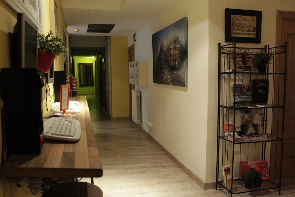 Los Amigos Hostel Madrid Luaran gambar